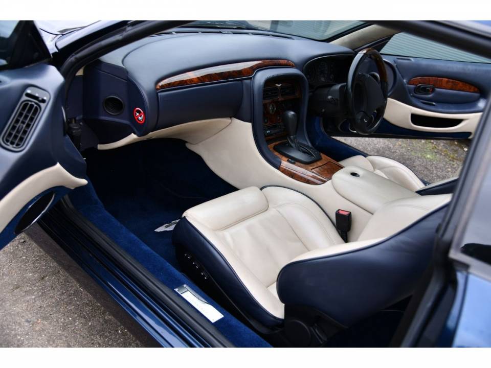 Image 13/14 of Aston Martin DB 7 Vantage (2001)