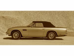 Image 3/4 of Aston Martin DB 6 Volante (1967)