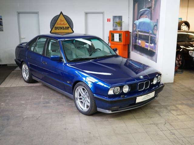Image 1/46 of BMW M5 (1992)
